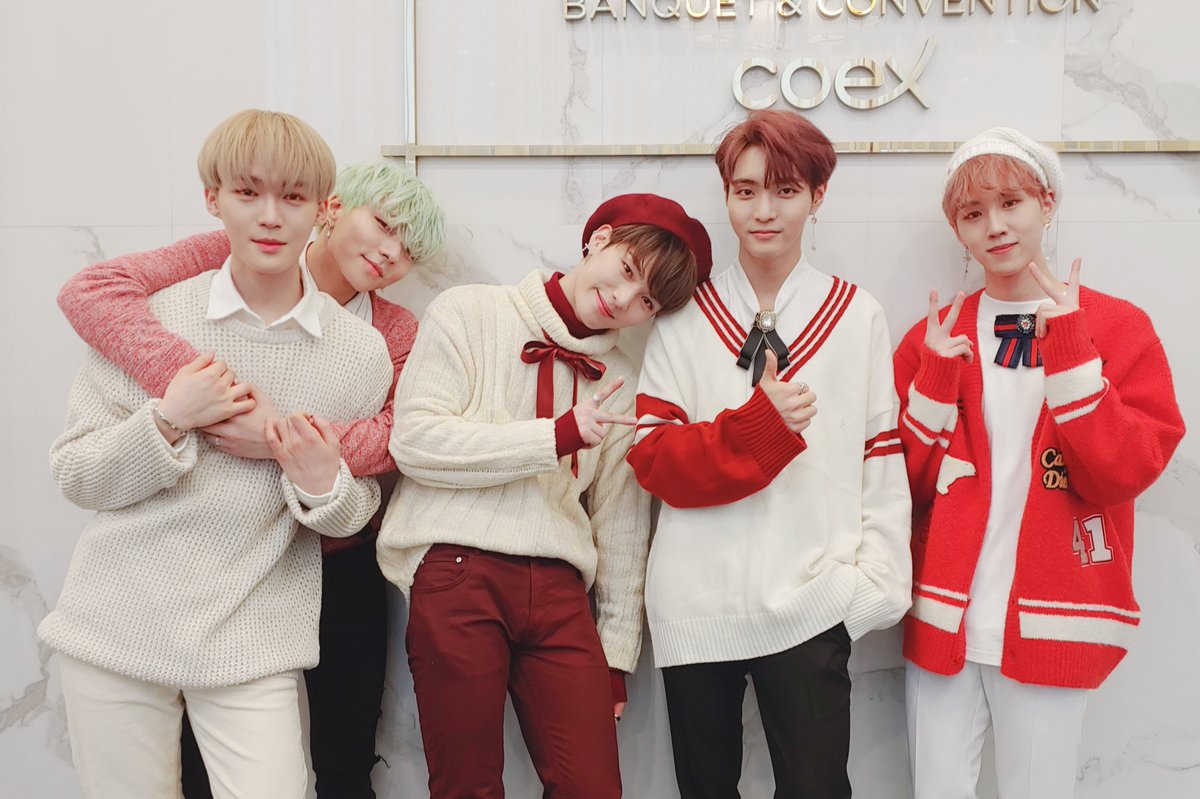 7OC_official's tweet image. [#세븐어클락]

오늘 #코엑스 #윈터페스티벌 #다온스테이지 에 세븐어클락을 응원하러 와주신 로즈분들 감사합니다😆

앞으로도 많은 응원 부탁드립니다❤

#SEVENOCLOCK #DAONSTAGE #MerryChristmas #Christmas