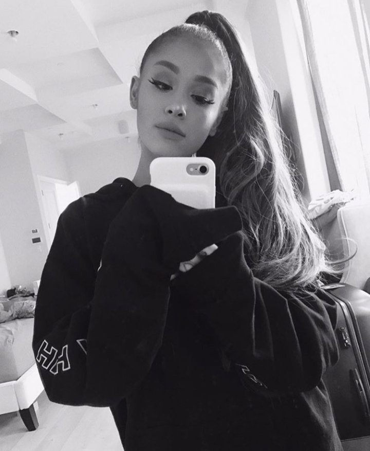 TeamAri17's tweet image. EXPOSE YOURSELF GAME: close ur eyes and scroll through ur camera roll and blindly choose 4 pics. no cheating