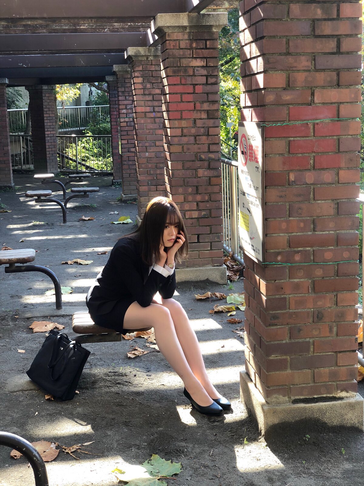 Twitter 上的 よしあきら 憂愁のひと時って感じでいいよね リクルートスーツのスカート丈ってこんなに短かったっけ と思ったけど れなちさんの脚が長いだけだった 山崎怜奈 アップトゥボーイ T Co In9o7s7ljh Twitter
