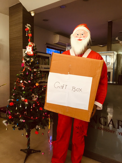 Angaros_Group's tweet photo. True spirit of festival lies in celebrating together. We Angarians celebrated this Christmas with lots of fun, food and events. We wish everyone a very happy and joyous Merry Christmas.
#MerryChristmas #OfficeFun #EmployeeEngagement #Potluck #Food #Fun #SecretSanta #Angaros https://t.co/aB63c9TBaW