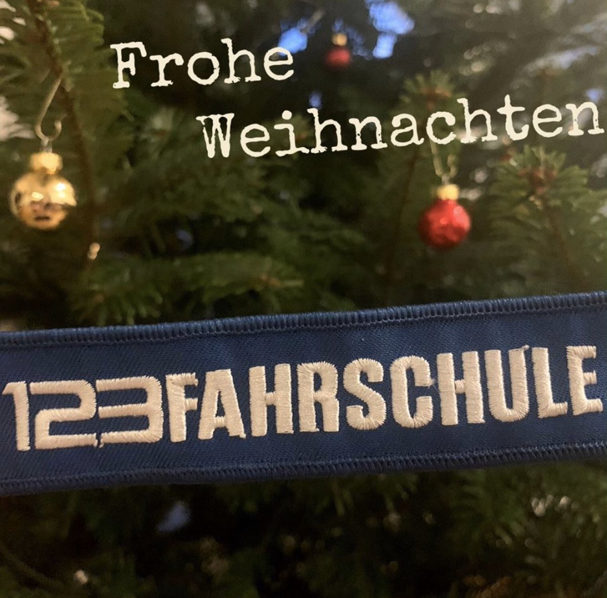 VCDEvp's tweet photo. Frohe Weihnachten und eine schöne Zeit mit euren Lieben wünscht euch das #123FAHRSCHULE-Team! https://t.co/SVbvKHqHWA