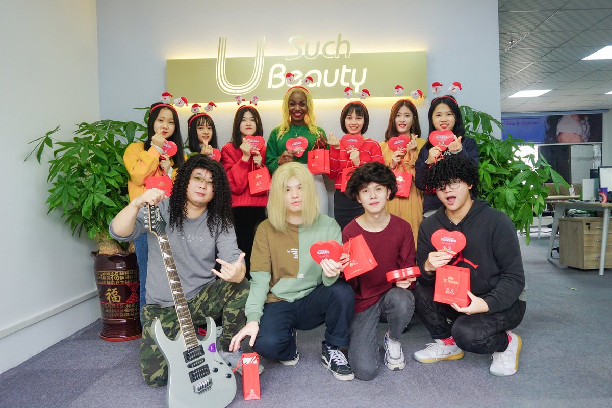OliviaWang4399's tweet photo. our team wish all people Merry Christmas!π#MerryChristmas #girl #girls #sweetgirl #makeup #fashion #humanhairfactory #virginhairfactory #virginhaircompany #virginhairsupply #humanhaircompany #humanhairsupply #wigsupply #wigforsale #wig #wigs #wigfactory #wigcompany https://t.co/CeQsMu4tVA
