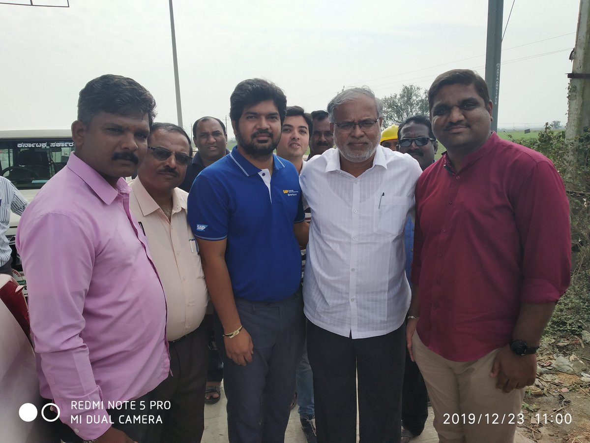 MuddiShivakumar's tweet photo. ಎಸ್ಎಪಿ ಸಂಸ್ಥೆಯ ಸಾಮಾಜಿಕ ಕಾಳಜಿ ಕಂಡು ನಮಗೆ ಅಭಿನಂದಿಸಿ ಬೆನ್ನು ತಟ್ಟಿದ ಶಿಕ್ಷಣ ಸಚಿವ ಸುರೇಶ ಕುಮಾರ!
Karnataka state education minister Suresh Kumar appreciated our extended help to flood affected school children in North Karnataka.
#sap #iamsap #lifeatsap #thegoodfellas @sap @LifeatSAP https://t.co/pkF5gb2r9W