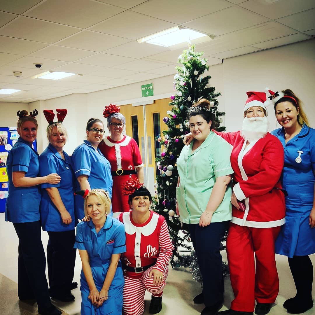 Last nights Postnatal ward team, looking festive and caring for the East Lancs families <a href="/AngelaOToole3/">Angela O'Toole</a> <a href="/RSessionsRM8/">Rebecca Sessions</a> <a href="/louise_bardon/">Louise Bardon</a>