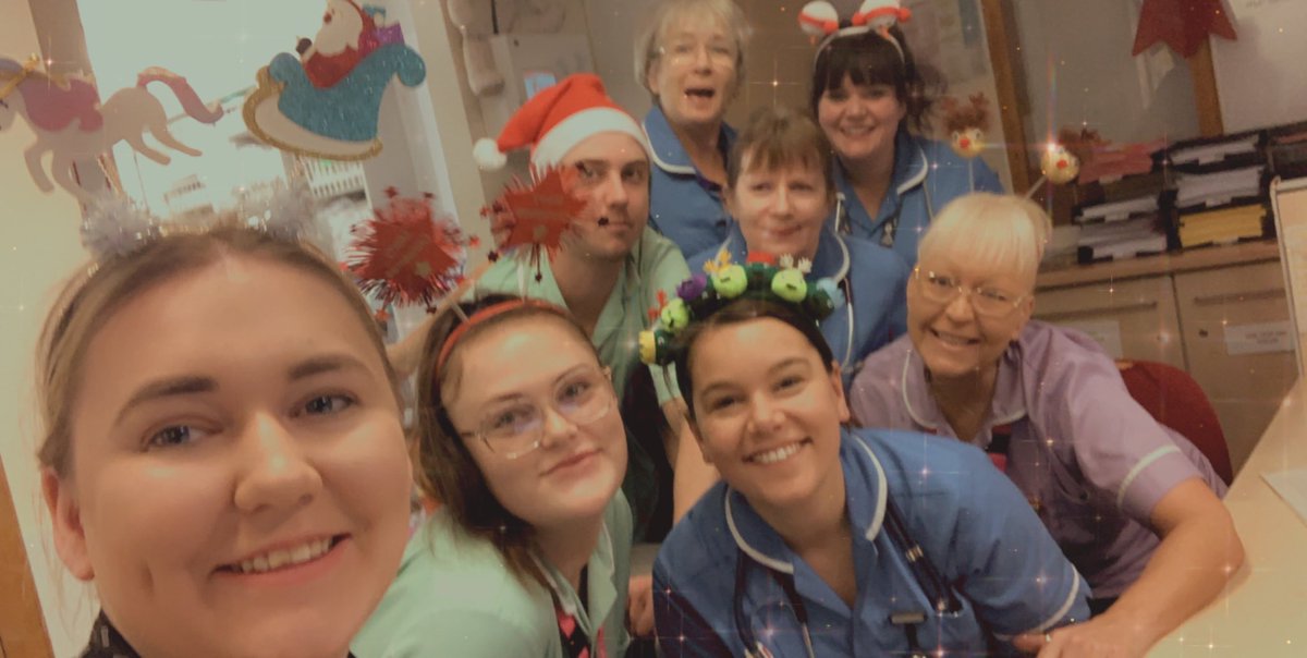 abigibsonx1's tweet photo. Christmas Day with my second family @sau_team #TeamSurgery #TeamSurgerySanta @Nickymetty @SianAndrews6 @SueSuejohnson7 @AnnJamesNHS @DerrifordNurses @UHP_NHS https://t.co/vPbKgqTDT9