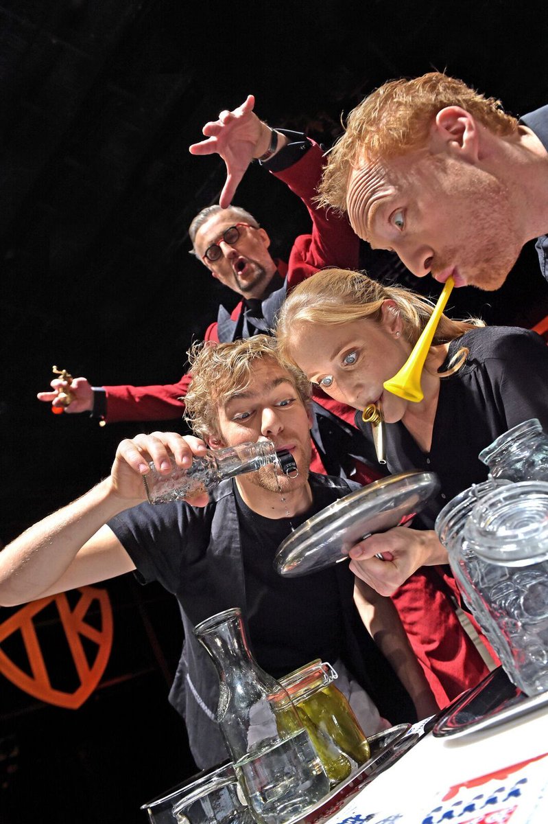 holstsinfo's tweet photo. Die Holst Sinfonietta wünscht Frohe Weihnachten!
Einen musikalischen, kulinarischen und sprachwitzigen Gruss gibts von uns heute um 14:05 Uhr im SWR2 mit dem neuen Musikhörspiel TEUFELS KÜCHE: 
https://t.co/NpmLAtMxE9
@klssmn @SWR2 @MoritzEggert https://t.co/cp7U1bgIIb