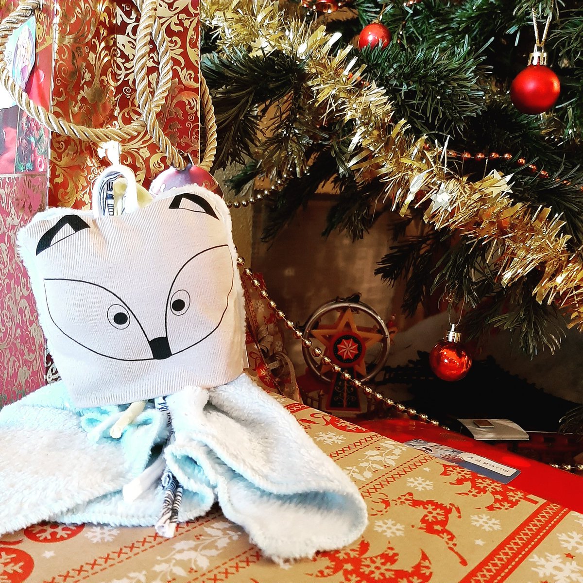 ODYZvetements's tweet photo. JOYEUX NOËL à tous !! 😘🎄🎅🎁 Le dodyz s'est invité dans les cadeaux 😍😉
#madeinfrance #cadeaudenaissancemadeinfrance #cadeaudenaissance #odyz #doudoutoutdoux #joyeuxnoël https://t.co/mU1YRIV4qw