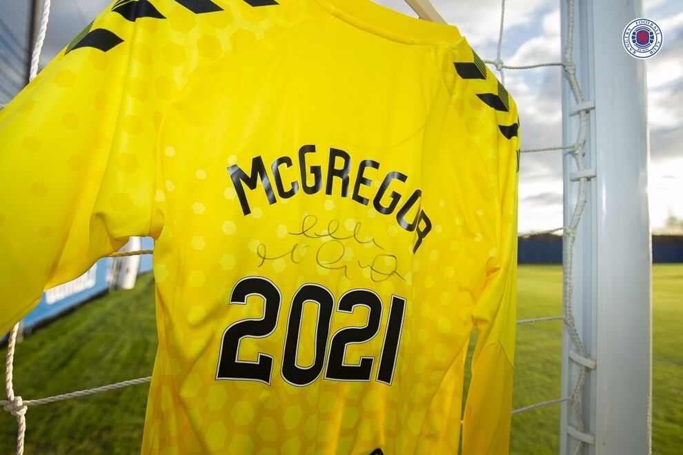 🎁 The Christmas present you actually want!

📲 Follow us and RT for your chance to win this signed <a href="/therealgreegsy1/">Allan McGregor</a> top. We’ll pick a winner on Boxing Day, good luck.