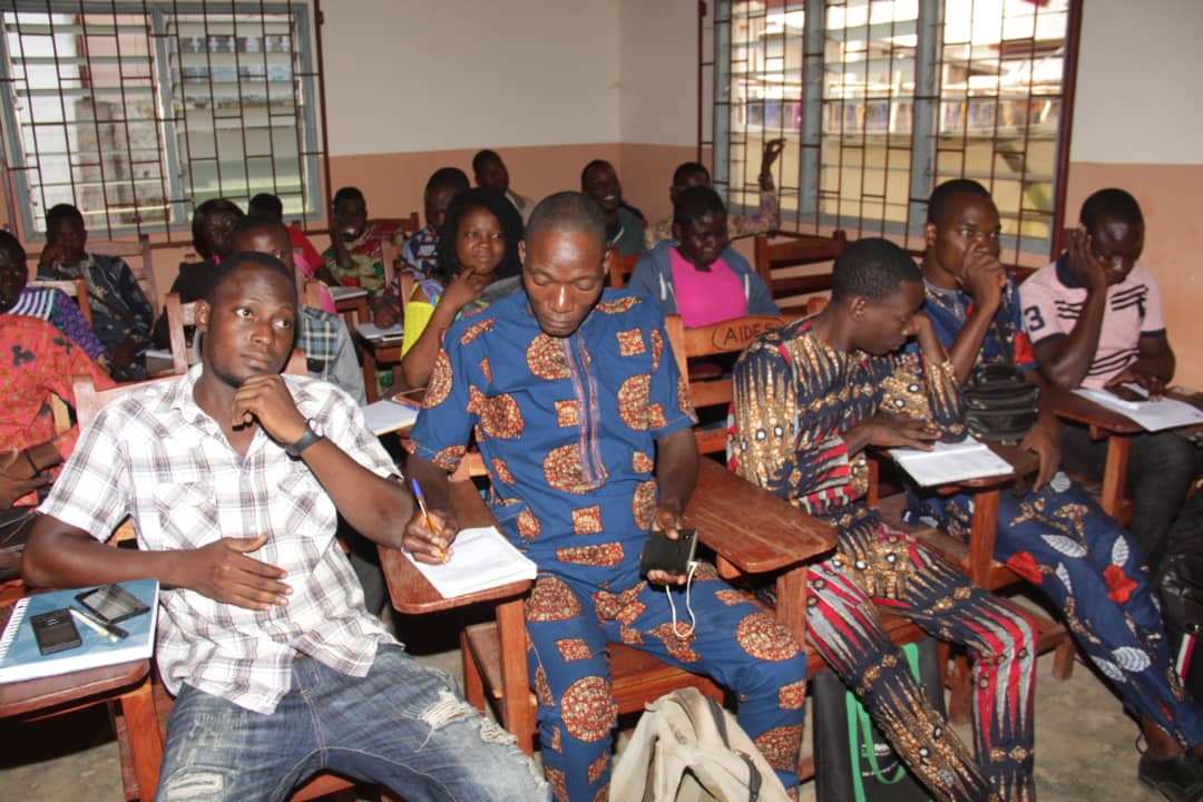 Ce 24 décembre 2019, L'ONG EPDD à organisé en collaboration AJEDEST un séminaire sur le thème: Le Développement durable: enjeux pour la jeunesse dans la salle de conférence de l'ISEI à Abomey-Calavi. 06 membre de l'ONG Géom@D était au rendez-vous y compris le président.