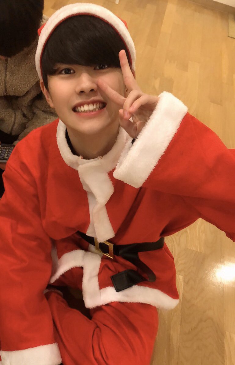 O Xrhsths Ebidan Osaka Sto Twitter どもー ばっサンタです 毎年 恒例の朝から晩まで映画を観まくっております いやー こんな寂しいことないですよ まじで 笑 皆んなと クリスマスパーティーしたかったな あ ちなみに俺はサンタさん来なかった