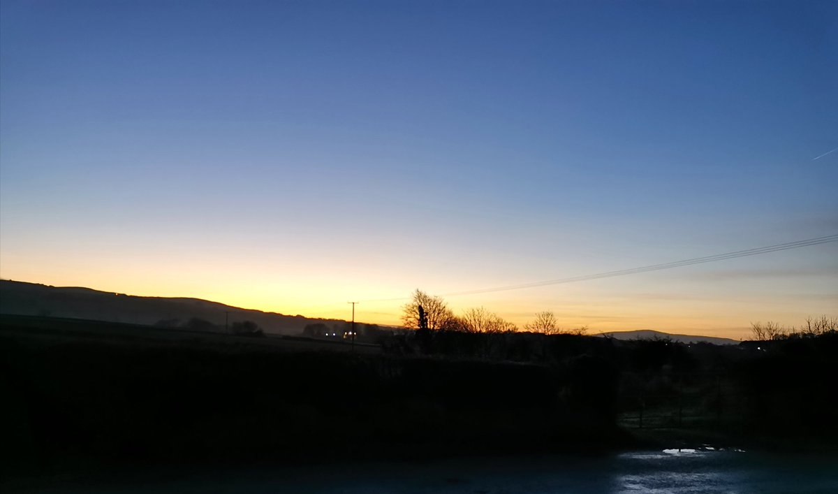 What a beautiful view to wake up to!Merry Christmas everyone, I hope you all have a fantastic day! Especially my unbelievable <a href="/EOLC_TeamMRI/">SPC Team MRI</a> 🎄❤️thank you to my amazing colleagues at <a href="/MFT_MRI/">Manchester Royal Infirmary</a> for keeping our patients safe &amp; making today special for them. #ourfamilycaringforyours