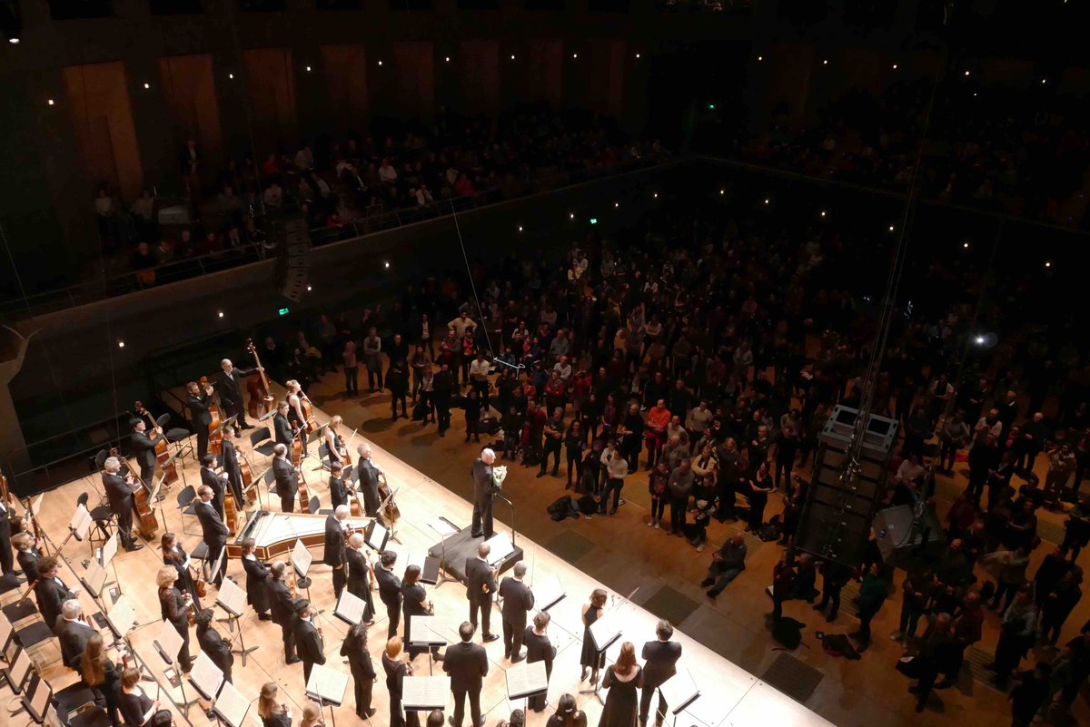 lesartsflo's tweet photo. #ArtsFlo40 🎉🎂 📍 18
Retour sur "Fireworks" de Handel dirigé par William Christie dans une salle des concerts de la Cité de la musique - Philharmonie de Paris en mode BBC Proms, un concert festif pour les 40 ans de l'Ensemble !
👉Photos du week-end 📷 https://t.co/uf2c0PB6vS https://t.co/5pse8XPtPu