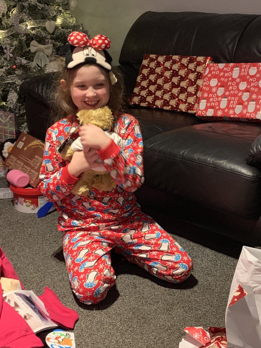 MissAnderson___'s tweet photo. Two guesses which teddy Tilly is taking to bed tonight... she was blown away @GaryAnderson180 she can’t believe you’ve signed it for her!!! https://t.co/TPC4mHJqAl