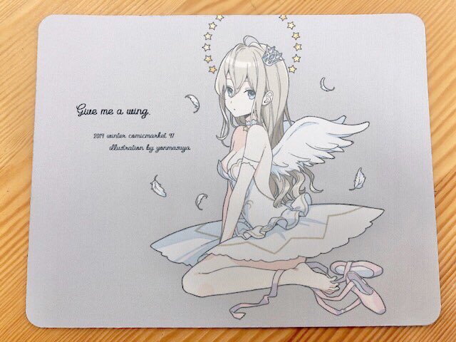 新刊グッズセットお写真もらいました〜☺️
・コットンバッグA4
・マウスパッド
・クリアファイルA4
・卓上カレンダーB6
です!新刊もがんばってますので何卒よろしくお願いします🙏 