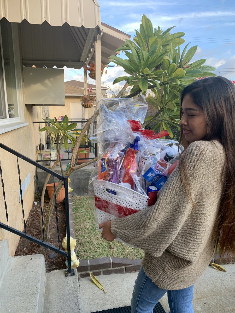 feeder_9179's tweet photo. The San Gabe family spent the last couple days warming hearts 
Thanks for giving back #HeartsOfGold 
#AshleysBaskets #WhenInNeed #AlAndDorasRollinBBQ #ToyDeliveries #FeederDriversAreAwesome #UPSers 
@SGACAFeeder @UPSJPipkin @jrindafernshaw https://t.co/xwCyr0q9aT