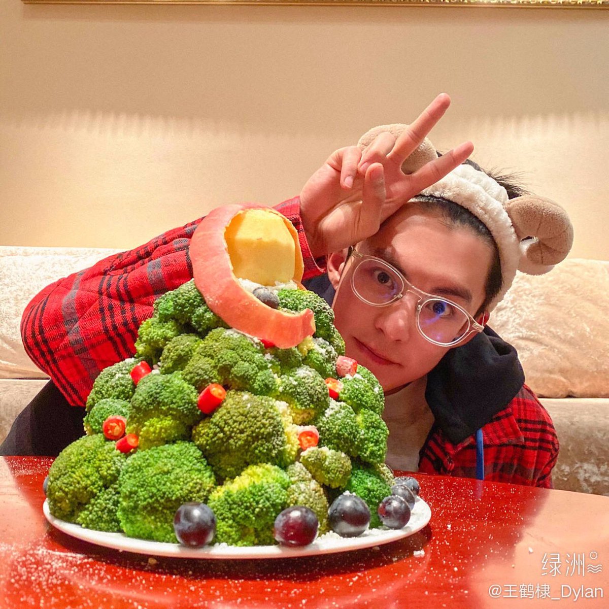 mycai_06's tweet photo. Merry Christmas. #dylanwang #ShenYue https://t.co/946NlIuwHr
