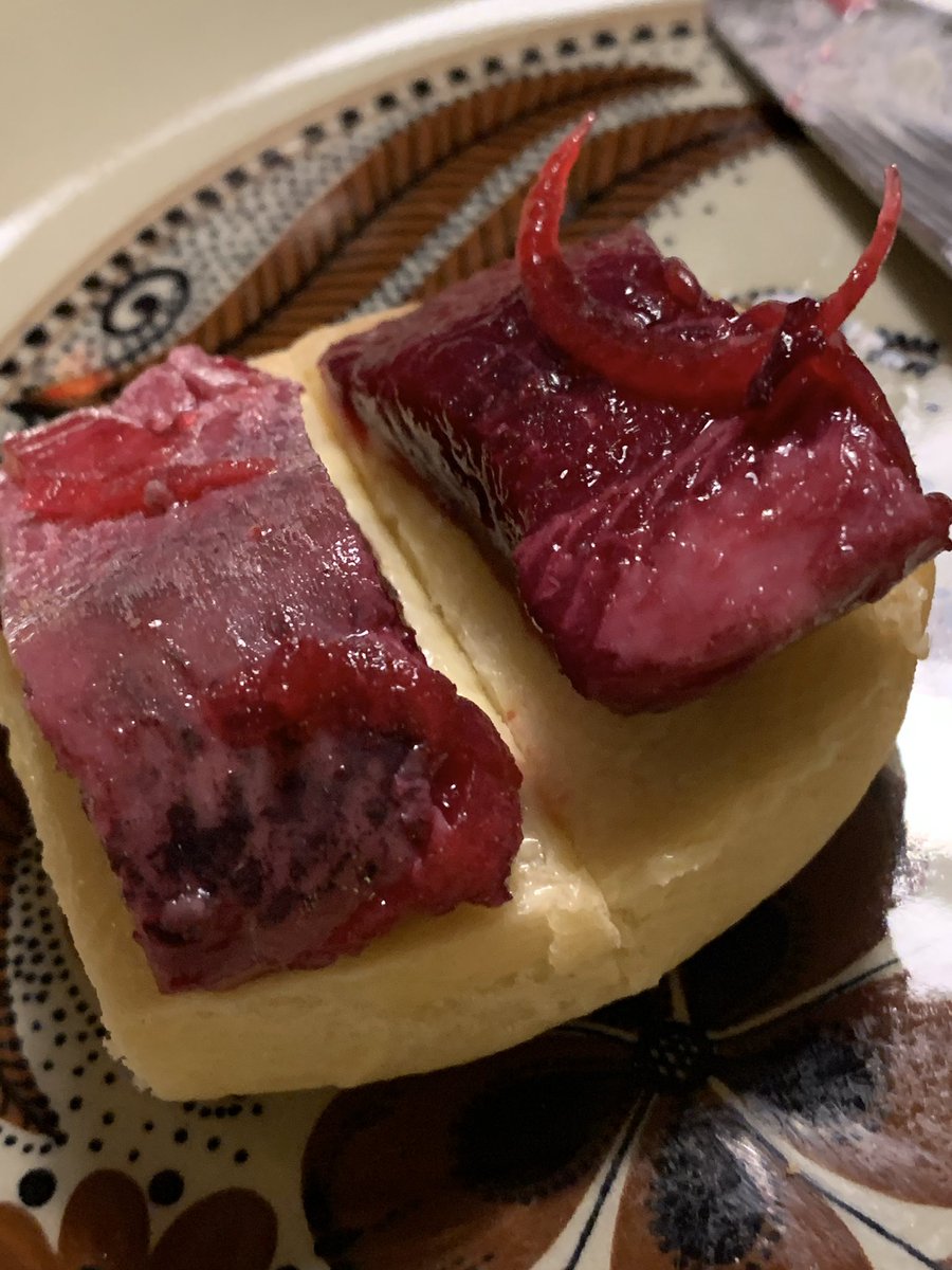 MariusHelgaa's tweet photo. Scener fra en julefrokost:
#matglede #matprat #godfisk #jul #frokost #sennepssild #rødbetsild #tomatsild #røkelaks https://t.co/6XHjKfkZjc
