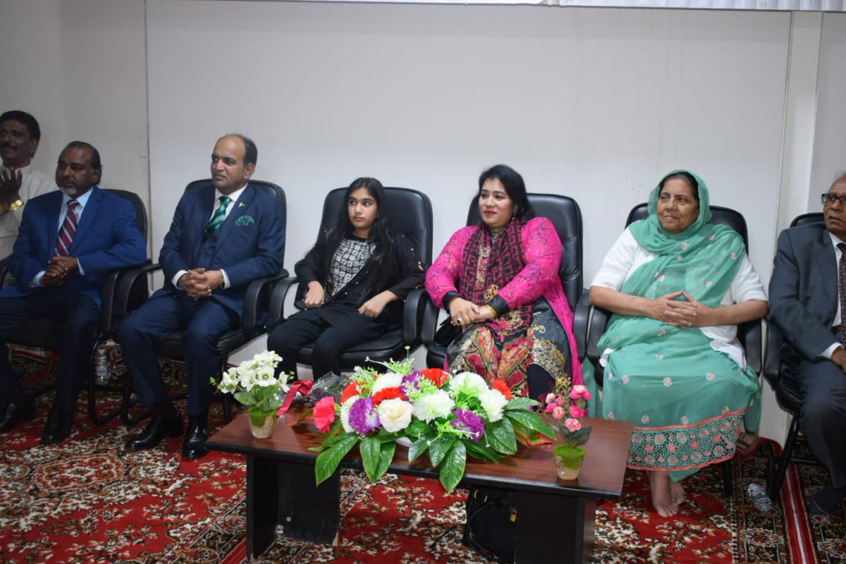 PakinJeddah's tweet photo. Pakistan CG Khalid Majid participated in #Christmas celeberations with pakistani christians expat community in jeddah consulate. He said that #pakconstitution provides equal rights to all its citizens. He lauded the role of christian community in pak economy. @ForeignOfficePk https://t.co/hLma8YC35P
