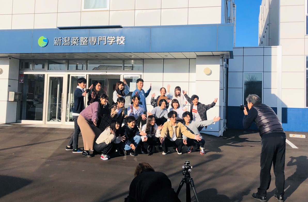 新潟柔整専門学校 今日は来年度パンフレットの撮影会 いいショットがたくさん撮れました 撮影に協力をしてくれたみんな ありがとうございました 出来上がりをお楽しみに 新潟柔整 柔道整復師 専門学校 パンフレット 撮影会 新潟柔整専門学校 今日は来年度パンフレットの撮影会 いいショットがたくさん撮れました 撮影に協力をしてくれたみんな ありがとうございました 出来上がりをお楽しみに 新潟柔整 柔道整復師 専門学校 パンフレット 撮影会