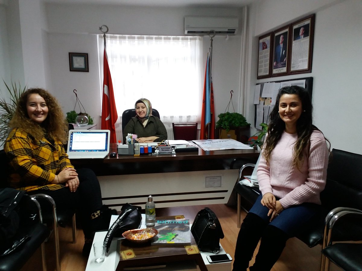 yildirimdyned's tweet photo. Ticaret Borsası İHO öğrencileri DynEd çalışıyor. Gayretlerinden dolayı değerli idarecilerimizi ve İngilizce öğretmenlerimizi tebrik ediyor, öğrencilerimize başarılarının devamını diliyoruz.👏 @yildirimilcemem @DynedBursa @GencerMustak https://t.co/pXUNlOB86j