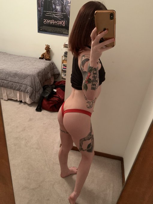 4 pic. Hey there! Go check out my onlyfans! https://t.co/4KDF3lGBdq