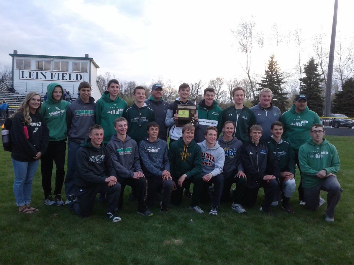 thompson_track's tweet image. Merry Christmas and Happy New Year! #TommiePride #KeepClawin #gettingreadyfor2020