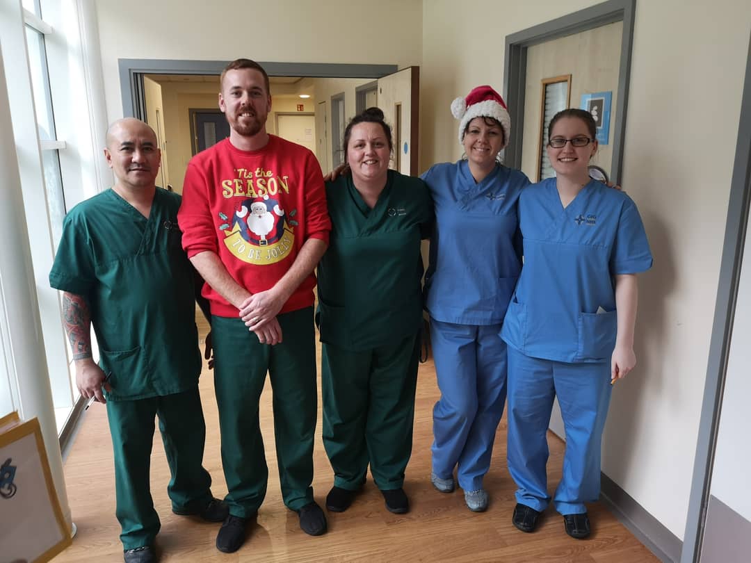 Work doesn't stop because it's Christmas 💪🏼 Merry Christmas to all our families, friends, colleagues and patients 🎅🏼🎄 #teamhydref #teamgwanwyn #teamheddfan #opmh #bcuhb #NHSChristmas #nhs #MerryChristmas @BCUHBBest