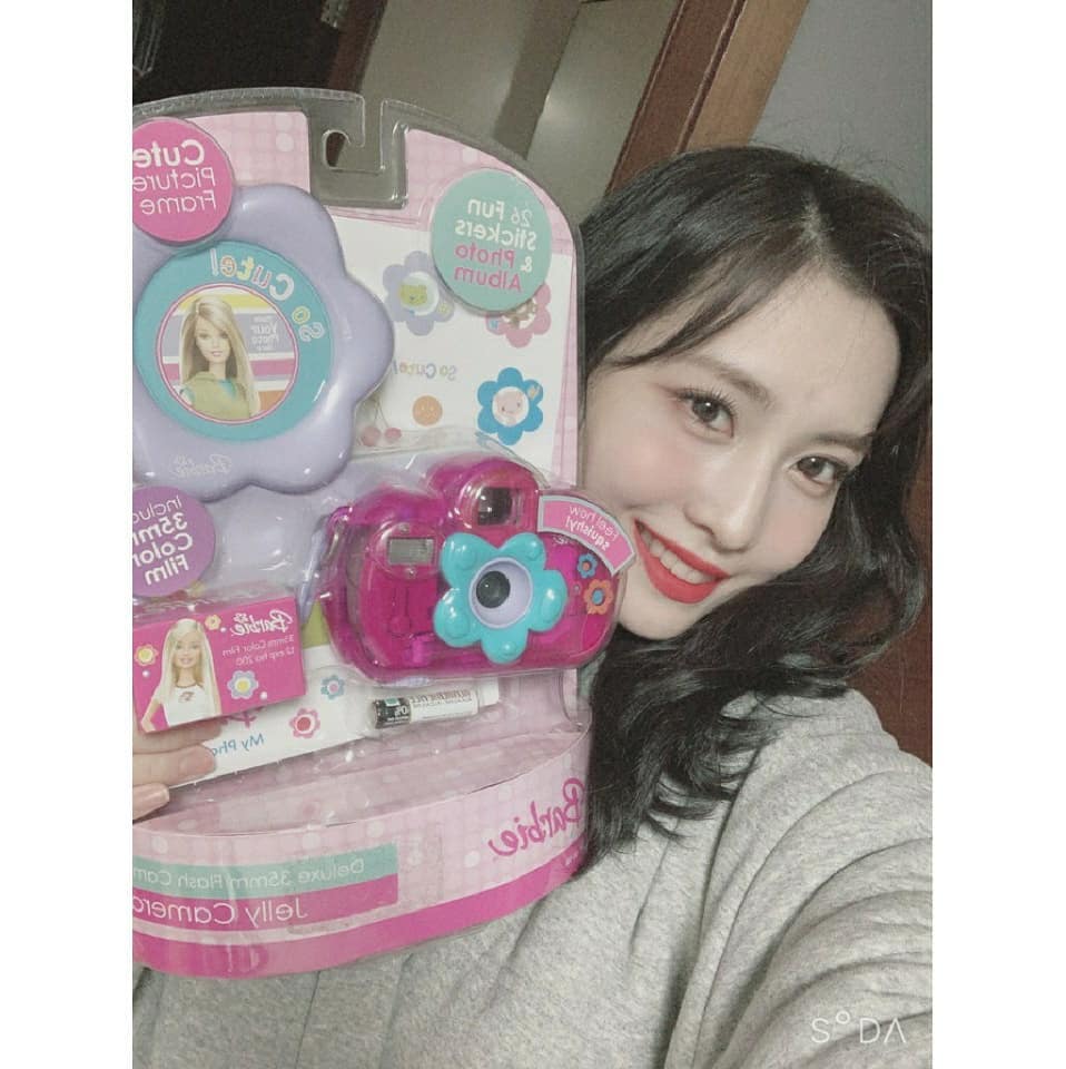 Misa ᴗ Momo And Her Brand New Barbie Film Camera That She Got From Jeongyeon She Looks So Happy Twice 트와이스
