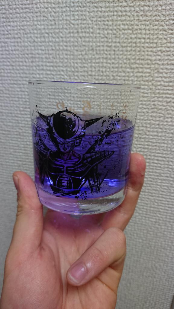 deniero_411's tweet photo. うがい薬をたまたまフリーザのコップに入れたらめっちゃいい感じになった！うがいたのしー！ https://t.co/GlbEX0zPDd