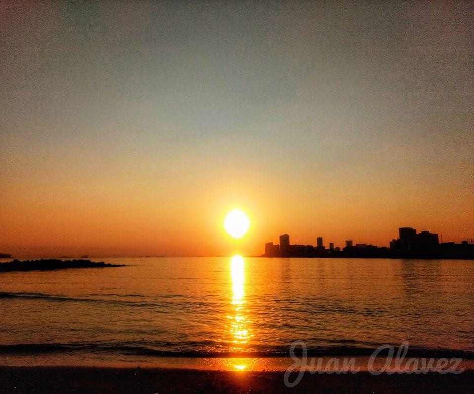 spcver's tweet photo. 🎄Navidad 2019

🌅Despertando el bello puerto.
Vista desde Playa Martí, Veracruz, Ver.

¡Sigan disfrutando con responsabilidad estos días!

Imagen de @juanitoalavez
 
@webcamsdemexico https://t.co/OVWtdmPeaJ