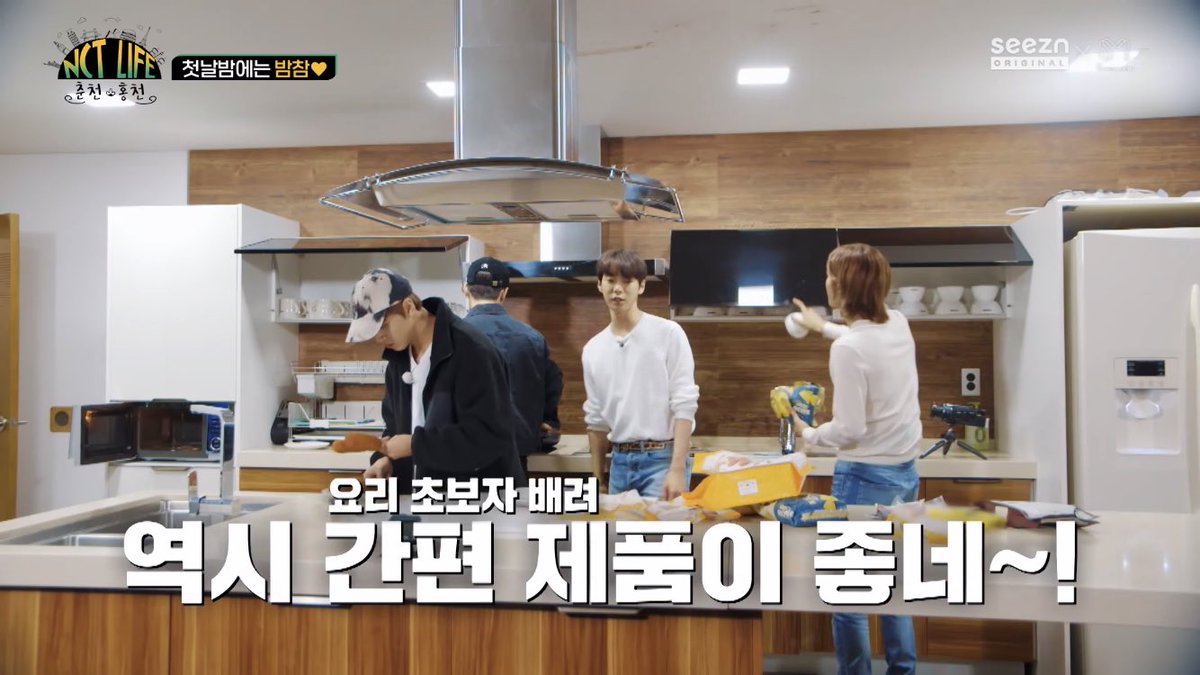 golmok_kidz's tweet photo. Kt 모바일앱 Seezn에 방영중인 엔시티라이프in춘천홍천 편에서 이마트 피코크 상품이 나오더라고요!

멤버들이 먹는게 너무 맛있어보여서 저도 핫도그와 닭꼬치 라볶이 사보려구요 ^^!

Nct127 멤버들이 간편하게 조리해서 먹더라고요! 좋아보여서 저도 하나 사보렵니다 ^_^

#NCT127 @NCTsmtown_127 https://t.co/whSqrCHxfp