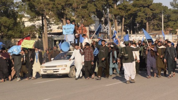 NasimRustami's tweet photo. #Herat residents, activists, Ulama, youths and Elders have protested for #peace. They asked #Taliban to accept #Ceaseafire and #Peace . #Taliban shdnt stand against people will. 
 #Peace #Taliban #Afghanistan https://t.co/bpwtZyWi1d