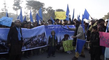 NasimRustami's tweet photo. #Herat residents, activists, Ulama, youths and Elders have protested for #peace. They asked #Taliban to accept #Ceaseafire and #Peace . #Taliban shdnt stand against people will. 
 #Peace #Taliban #Afghanistan https://t.co/bpwtZyWi1d
