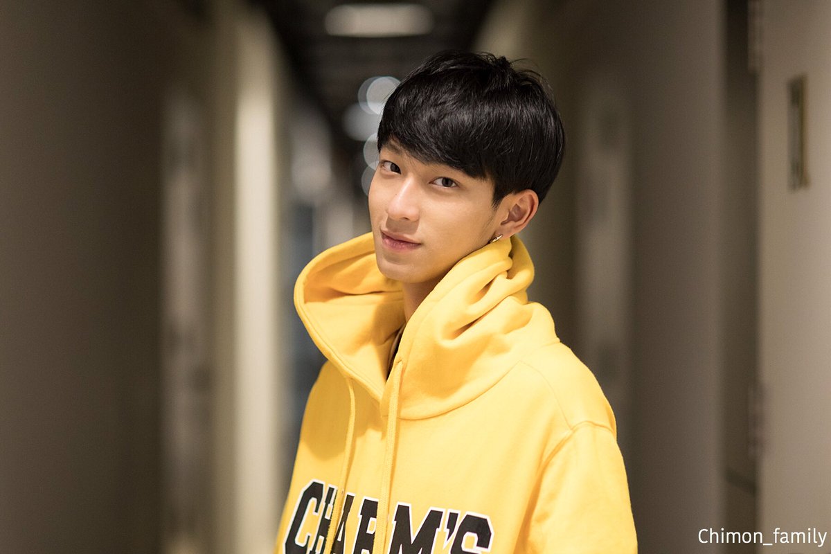 sephxus's tweet photo. เราว่าเสื้อมันเหมือนกัน หลับหูหลับตาชิปสุดแล้ว555 ใช่ฮะ เรามันคนขี้ชิป #ลักยิ้มกินพีช #พีชมีลักยิ้ม https://t.co/wRFX0UtX8n