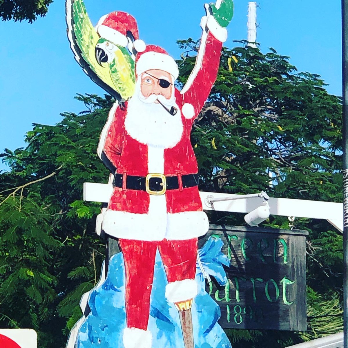 TheWritingCoop1's tweet photo. Merry Christmas 🎄 from Key West #WritingCommunity #keywest #florida #christmas #merrychristmas #christmas2019 #90milestocuba #getout☠️play https://t.co/vhzs1S9gNB