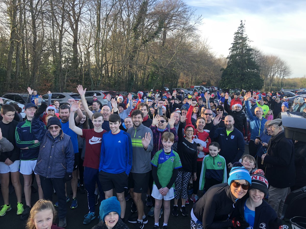 Lovely jog at the #GOALmile in Malahide this morning. @ciaramageean needn't be worried about her time but lots of money raised for a great cause! Good game of Where's Wally to spot me below. Happy Christmas 🎄