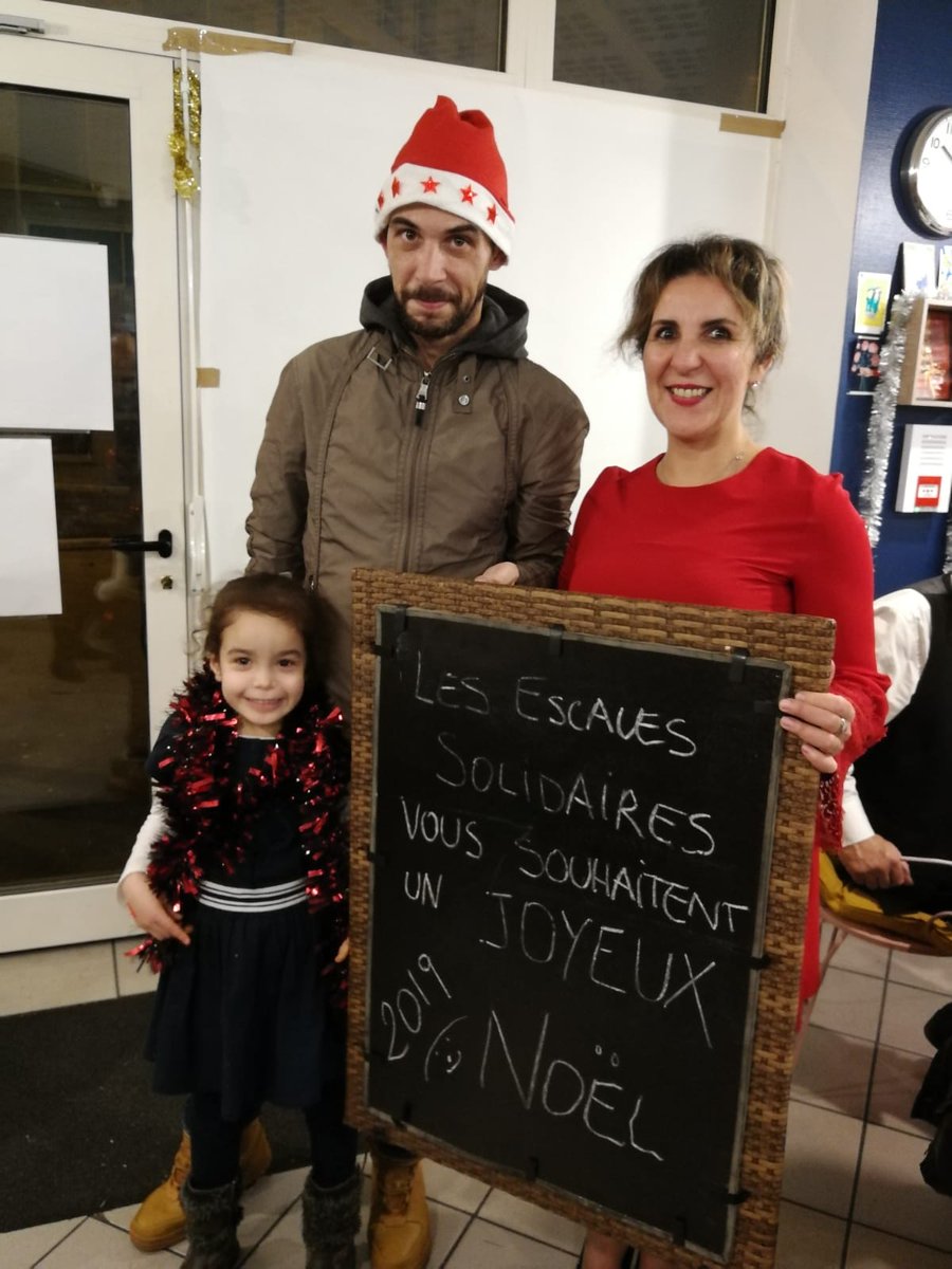 Antoinedulin's tweet photo. Un réveillon de #Noel sous le signe de l'hospitalité et de la fraternité aux  #escalessolidaires @HabitatetHumani @grandlyon avec les délicieuses b��ches @PaulBocuse
 Joyeux Noël à tous !
Qu'il soit l'occasion de nous tourner vers les plus fragiles. https://t.co/jK1JfGM6hY