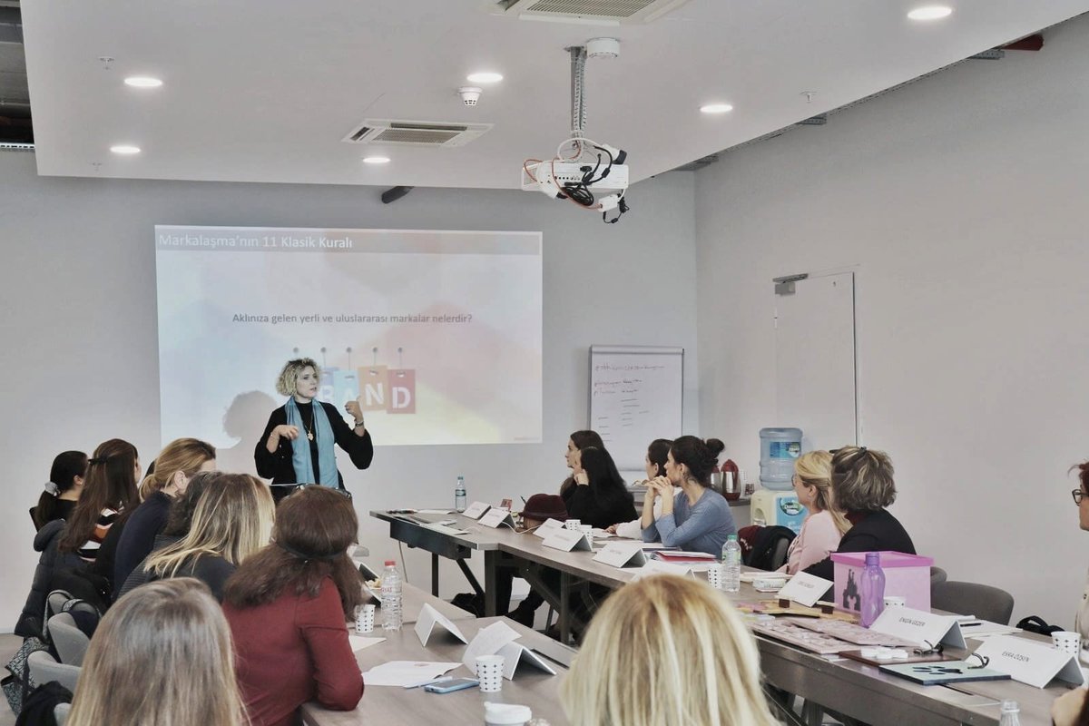KAGİDER İşimi Kuruyorum Eğitimleri’nde “Pazarlama Stratejileri &amp; Markalaşma” konusunu <a href="/AsliSarman/">aslı şarman</a> ’dan dinliyoruz. #KAGİDERİşimiKuruyorum