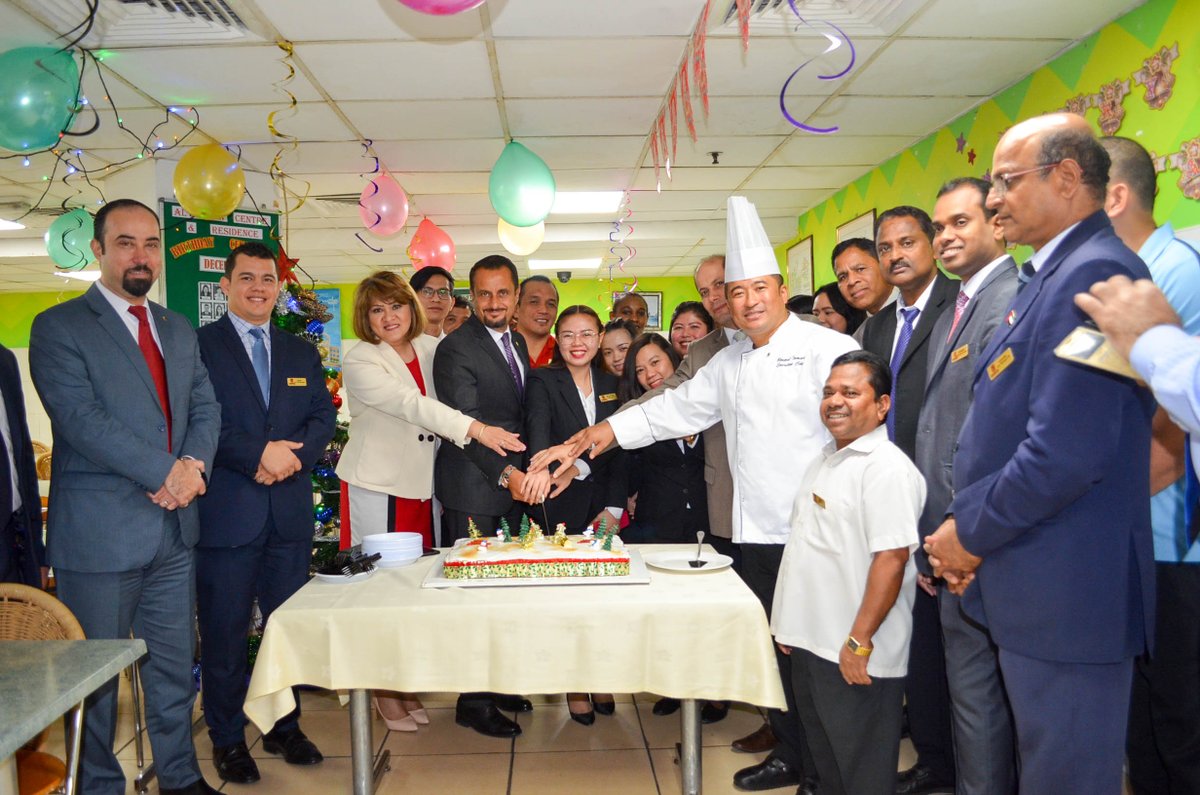 AlBustanCentre's tweet photo. It's the season to be jolly!
Al Bustan Centre and Residence management and staff celebrated Christmas Day with the traditional cake-cutting and feast led by Deputy General Manager Mr. Yasser Moussa along with department heads. https://t.co/HuTxqHRWWB