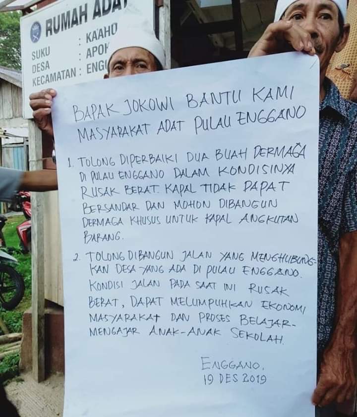ApriliaLin's tweet photo. Tangisan warga Pulau Enggano.

Dear pak @jokowi
Ada pesan dari rakyat bapak, masyarakat adat Pulau Enggano. Semoga bapak mengenal / setidaknya pernah melihat letak daerah ini meski hy di peta yg nyaris terlepas dari perairan Samudra Hindia. https://t.co/rLkZjR8hVB