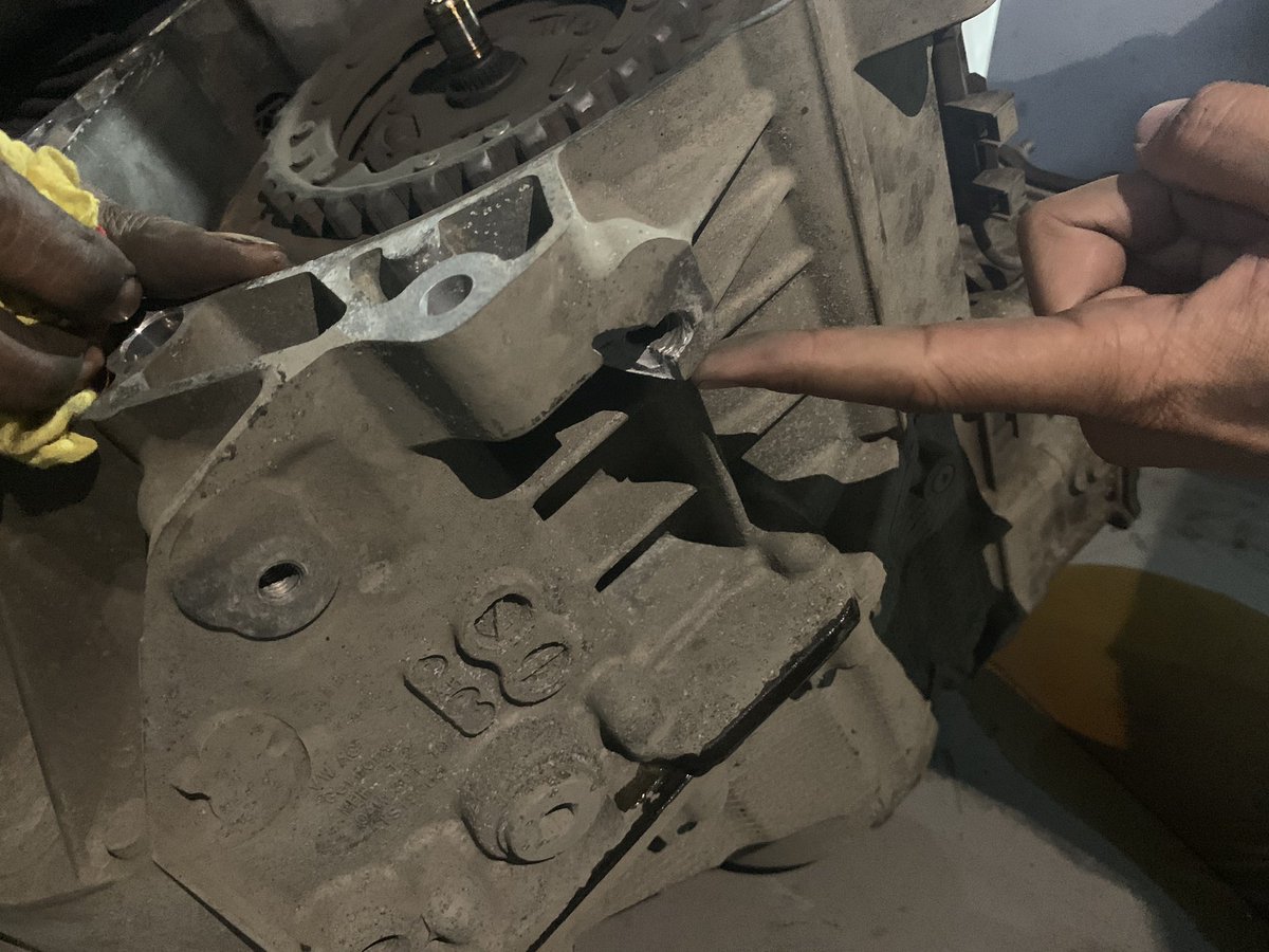 PritulD's tweet photo. @Zac_Hollis_ rapid dsg gearbox casing broke due to manufacturing defect car kept in workshop for over two months .Now dealership telling to claim insurance but there is no external damage to prove so.please help https://t.co/zaCEECBpJ4