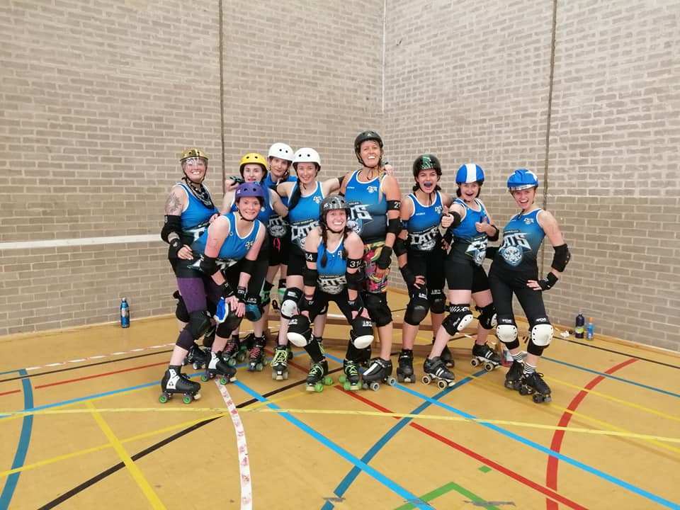 Merry Christmas and a Happy New Year from the Cats! #MerryChristmas #OwnThatTrack #RollerDerby wakeywheeledcats.co.uk/merry-christma…