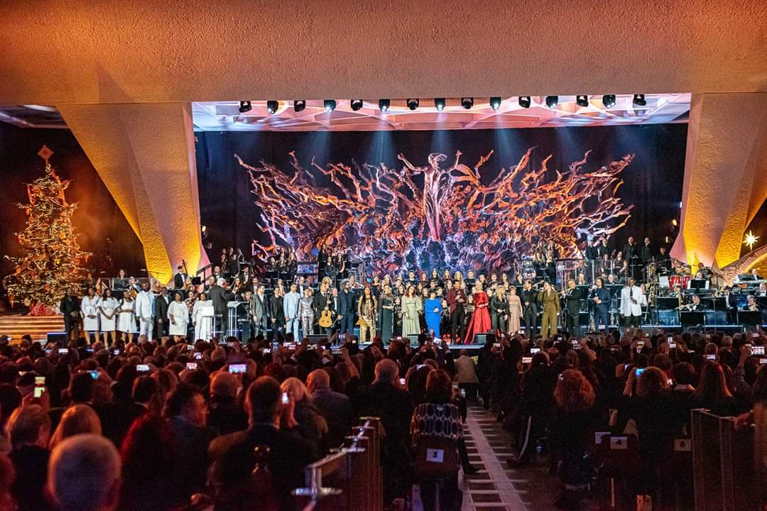 ConcertoNatale's tweet photo. 🎼Oggi alle 13.45 in replica su Canale 5 verrà trasmesso il Concerto di Natale in Vaticano. 

🎄Vi aspettiamo per rivivere insieme la magia del Natale!

#concertodiNataleinVaticano2019
#natale2019
#facciamorete
#amazzonia https://t.co/IAbicieCqO