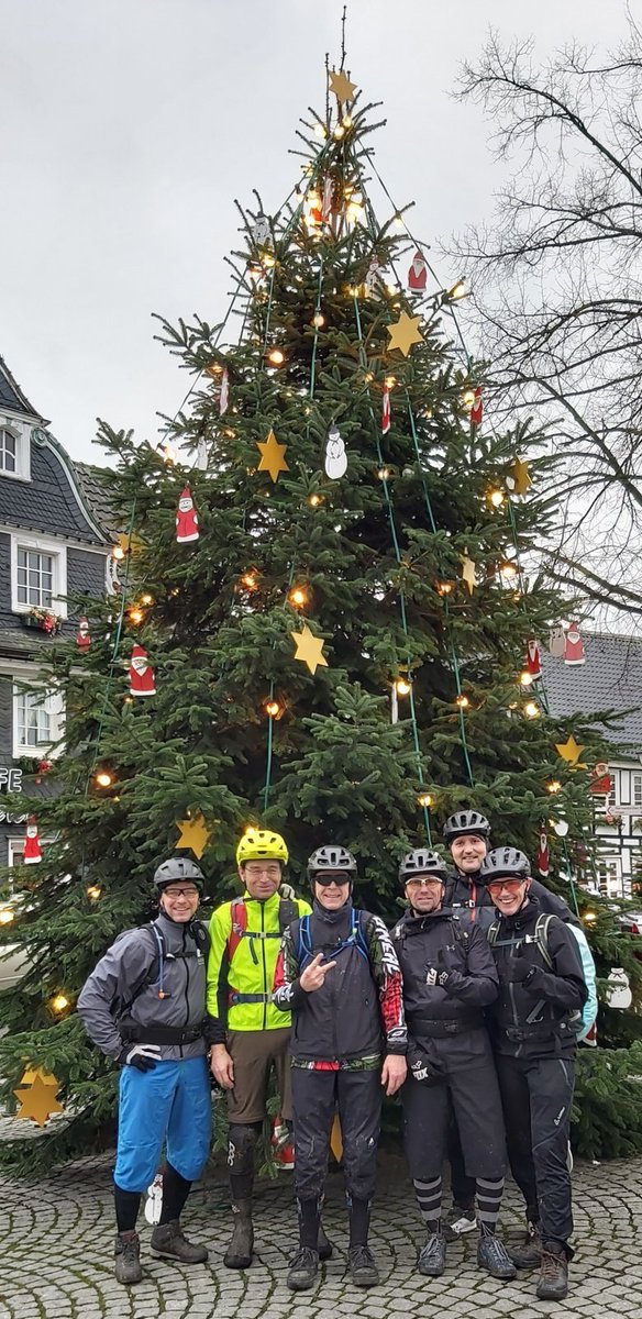 mtblev's tweet image. Jahresbilder von mtblev 2019 von Michael13 - Mehr Mountainbike-Videos
Hier nun der - beinahe schon traditionelle - Jahresrückblick 2019 von "Michael13". Mit seiner freundlichen Genehmigung. mtblev.de/der-rueckblick…