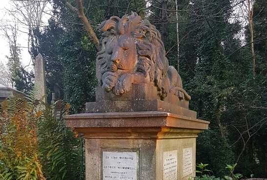 #HighgateCemetery interesting tomb #3: George Wombwell (1777–1850) was the owner of a famous Victorian travelling circus. His story includes runaway tigers, exotic animals and the very tame lion carved on his monument: leapintoadventure.com/highgate-cemet…