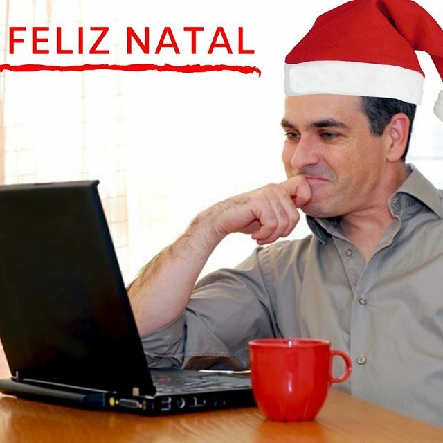 rm_mourao's tweet photo. Feliz natal a todos os programadores desse país!!
.
Nós que não socializamos muito em festas de Natal mas compensamos tudo na comida da ceia 😂
.
Acesse o link da minha Bio e fique por dentro de tudo no nosso Portal!
⠀
#rmfactory #youtube #curso #mentoria #coding #funny #prog… https://t.co/GRTDdlXuKF