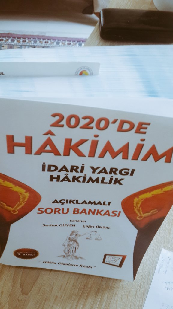melekose08's tweet photo. Bir güne bitirmeyende ne bileyim yani 😎 #kitapdegilkütük #iyhs #2 https://t.co/6tHi6RzfL9