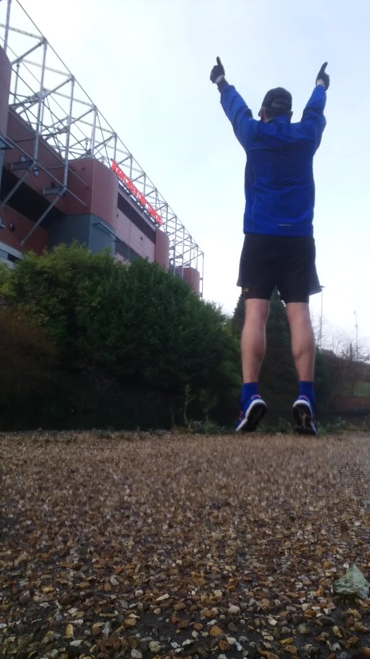 jon_rumley's tweet photo. Christmas 🎅 #AvaPowerpose #MerryChristmas #DarkAndLight #OldTrafford #NoNotThatOne #DidThatLastYear #RetroPowerposing
#Cricket #RoadCrossing #LookedBothWays #Number110 #Calves https://t.co/8HXDR5P2g6