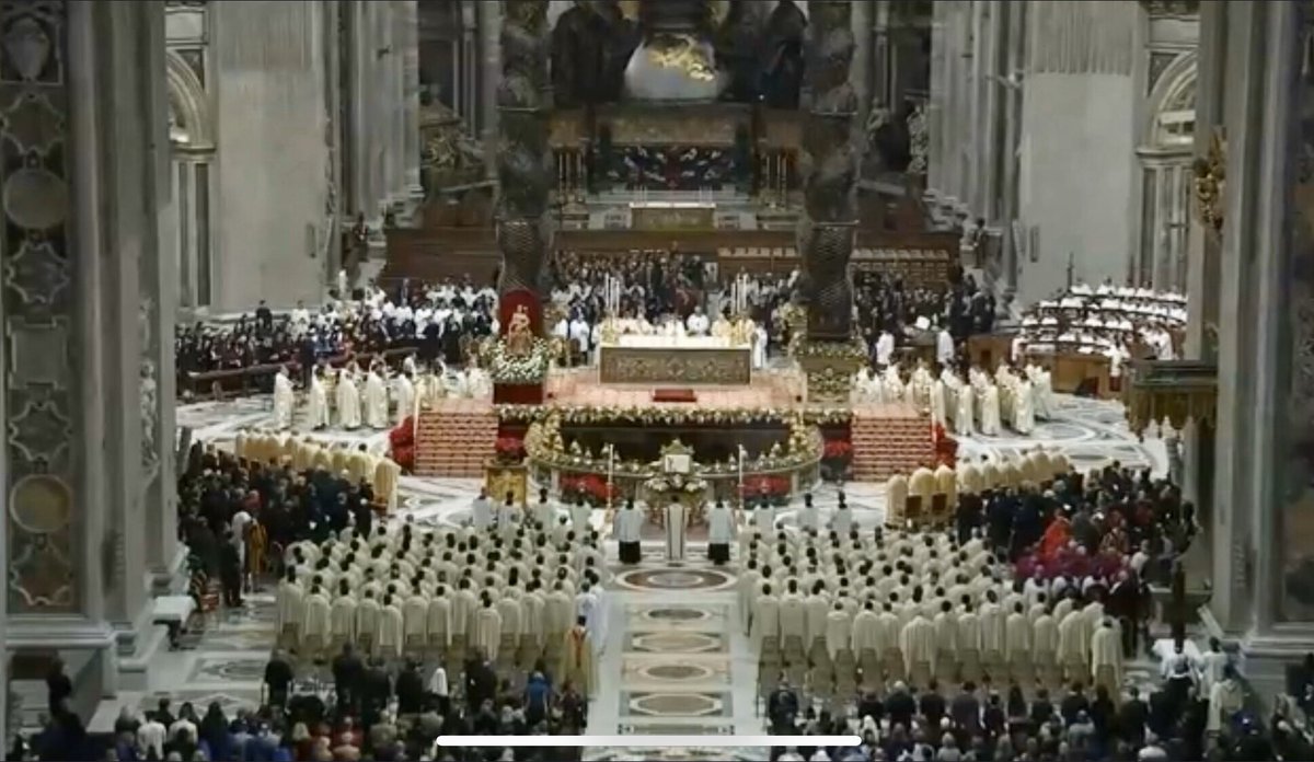 TBUNEWS's tweet photo. Pope Francis leads Christmas Eve Mass at Saint Peter's Basilica - Watch the Video π https://t.co/7Fl6QNNPpL
#VaticanCity #Italy #ChristmasEve #PopeFrancis #ChristmasEveMass #Vatican #Chatolics #MidnightMass #BasilicaofStPeter #Christmas #Jesus https://t.co/VWHFQr48J8