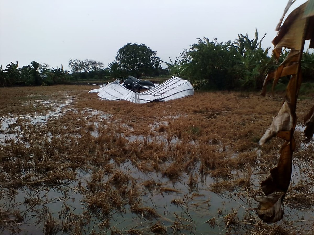 Dwidjo Prawito Kepala Badan Penanggulangan Bencana Daerah Kabupaten Sidoarjo mengatakan, ada 40 rumah rusak akibat puting beliung, sementara banjir juga menggenangi RSUD Sidoarjo, Rabu (25/12/2019) sore.